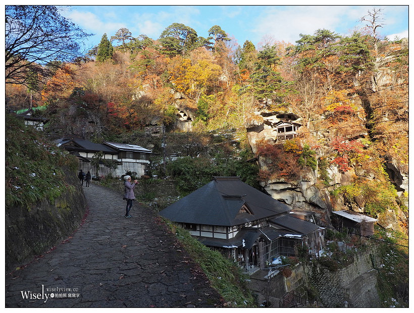 《日本山形。山寺立石寺至奧之院》俳句世界中，秋冬之交的霜雪紅葉美景