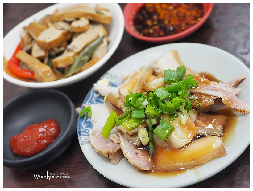 《新北板橋。捷運新埔站》大東北牛肉麵水餃：在地20年老店，必嚐豬頭皮與小魚豆干