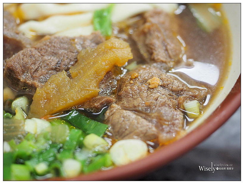 《新北板橋。捷運新埔站》大東北牛肉麵水餃：在地20年老店，必嚐豬頭皮與小魚豆干