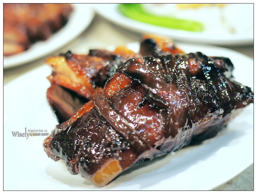 《香港中環美食》龍記飯店(燒臘)：出名叉燒與燒肉外，大推貴妃雞和燒鵝，私房懷舊金錢雞配鴨腳扎