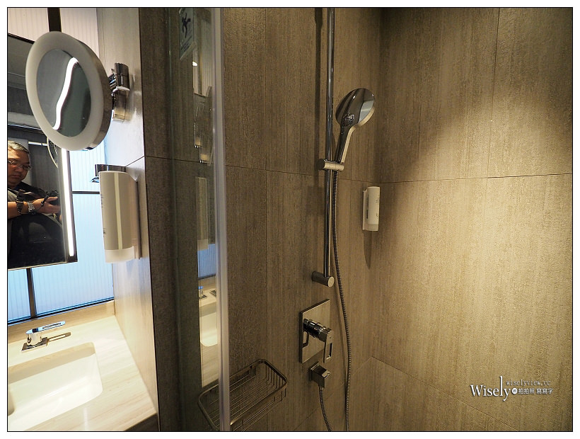 《香港灣仔住宿推薦》英皇駿景酒店(The Emperor Hotel) ：近時代廣場位於皇后大道東上，鬧中取靜環境