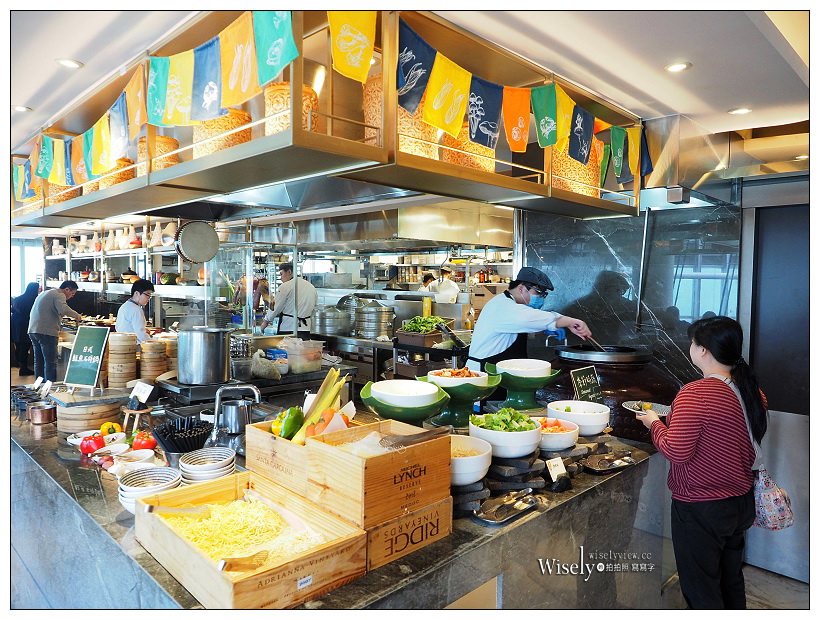 《新北市板橋區。捷運板橋站美食》Mega 50/50樓 Café:全國最高自助餐廳 & 二月限定「莓好時光」 《新北市板橋區。捷運板橋站美食》Mega 50/50樓 Café:全國最高自助餐廳 & 二月限定「莓好時光」
