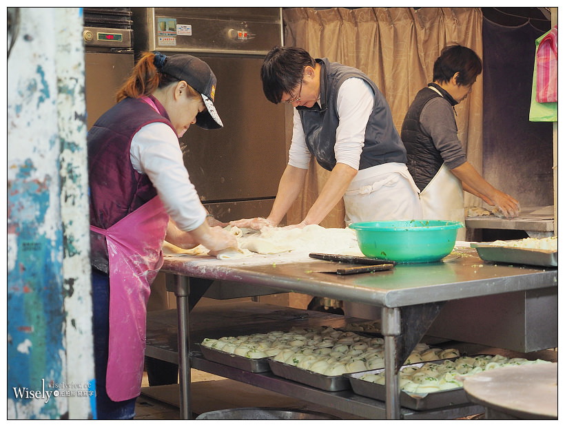 新北永和 永安蔥油餅︱智光黃昏市場美食︱韮菜盒、黑豬肉饀餅、蘿蔔絲餅