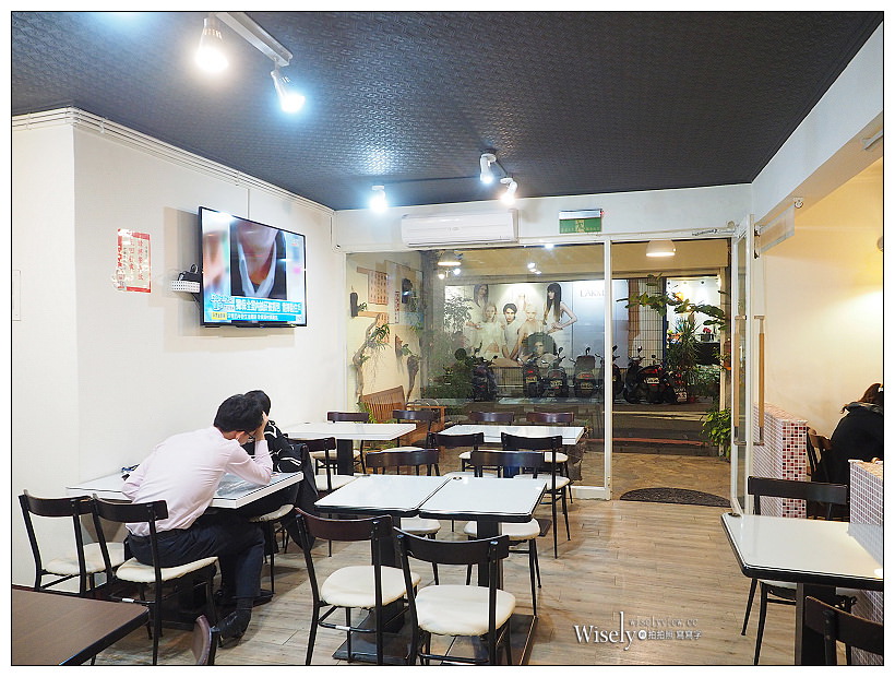 新北新店。捷運大坪林站︱和樂食堂：牛肉麵好吃價格偏高，六種辣椒醬任選