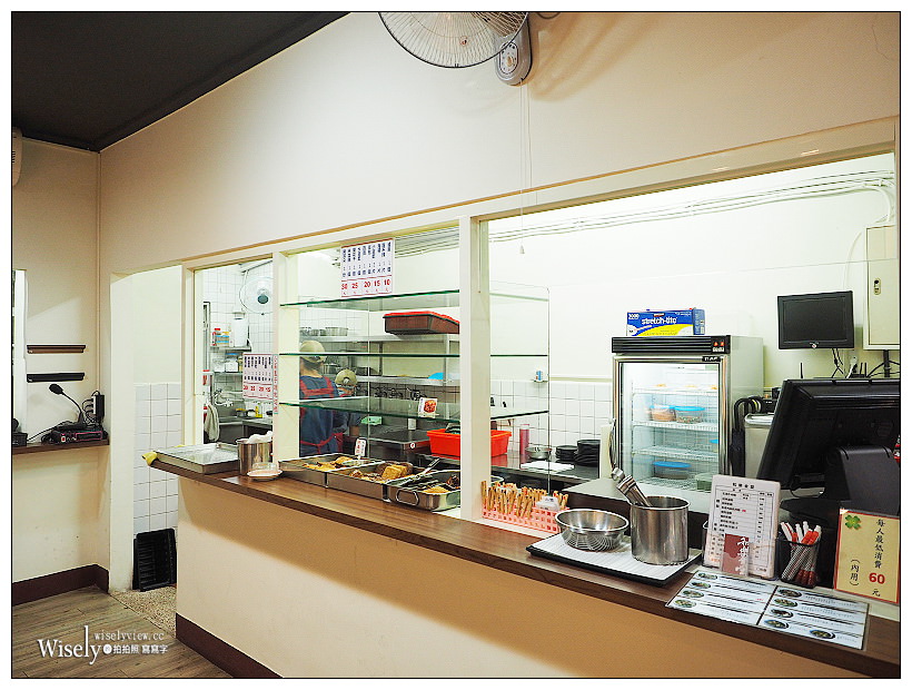 新北新店。捷運大坪林站︱和樂食堂：牛肉麵好吃價格偏高，六種辣椒醬任選