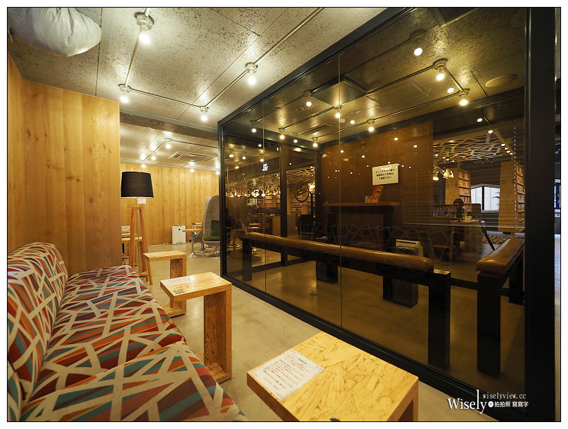 東京新宿。歌舞伎町︱Booth Net Cafe & Capsule（伯斯奈特咖啡廳及膠囊旅館）：漫畫網咖千元住宿，交通便利購物方便，男女分樓且24小時營業