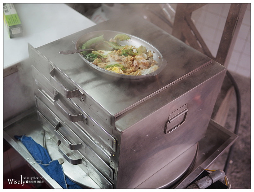 新北新店。建國市場美食︱正宗廣東腸粉：純米現磨50元起，推薦蝦仁口味