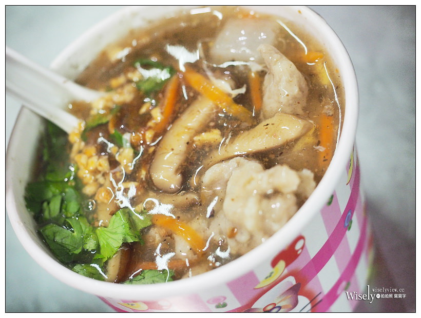 新北永和。民享街黃昏市場︱大勇街甜不辣＋臭豆腐＋香菇肉羹、嚐鮮香料炸雞店、阿財肉包、碳烤地瓜