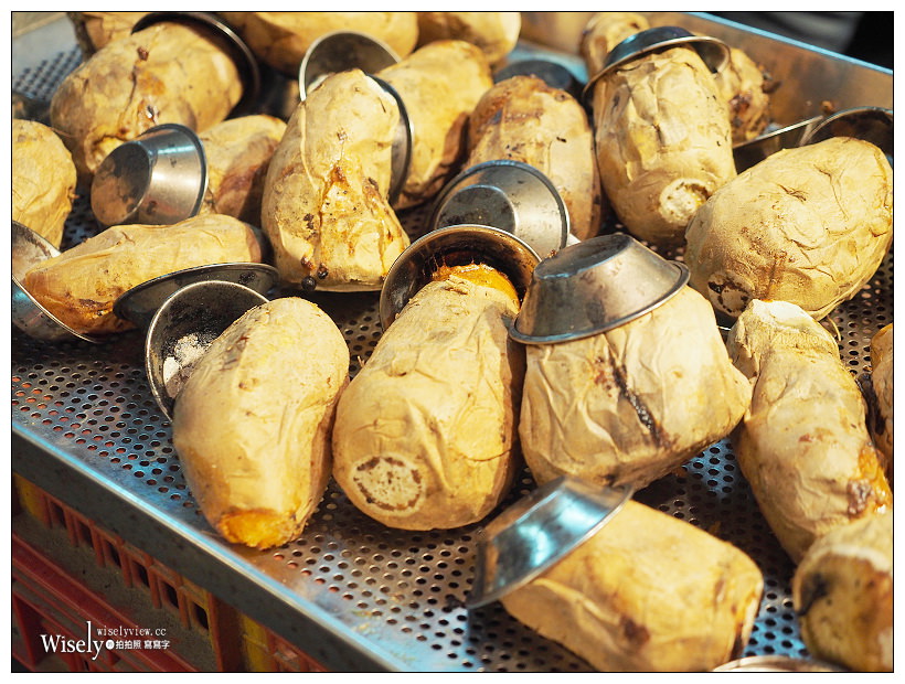 新北永和。民享街黃昏市場︱大勇街甜不辣＋臭豆腐＋香菇肉羹、嚐鮮香料炸雞店、阿財肉包、碳烤地瓜