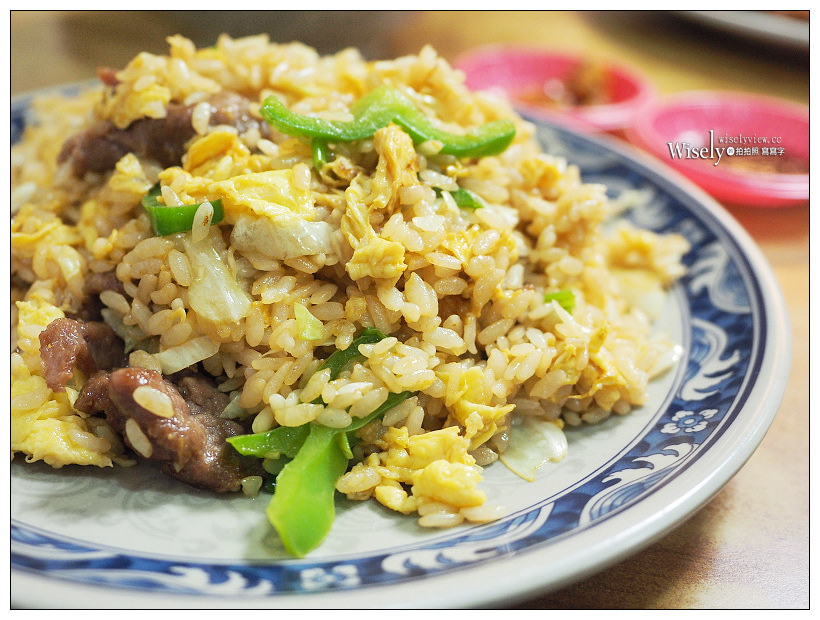 新北新店。旺達熱炒︱排骨飯、牛肉炒飯&炒碼麵，百元平價熱炒～捷運七張站美食 x 新店百元熱炒