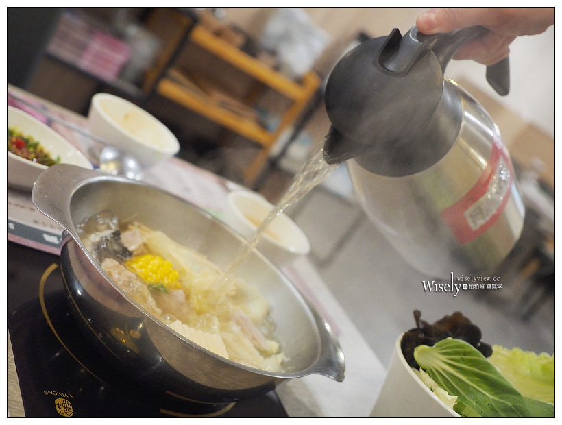 新北中和。元亨涮涮鍋︱招牌胡椒鍋湯頭佳，白飯、麵食、冬粉、飲料吃到飽～鄰近捷運景安站&大潤發景平店