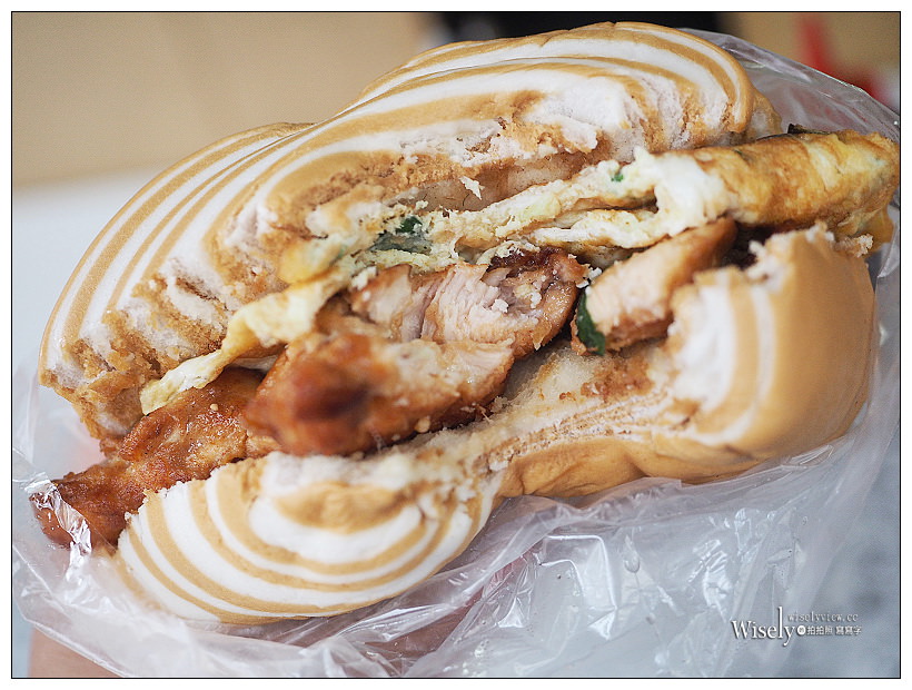台北大安。捷運忠孝復興站︱家蓁早餐店：饅頭蛋加土雞肉，平價大份量早餐店