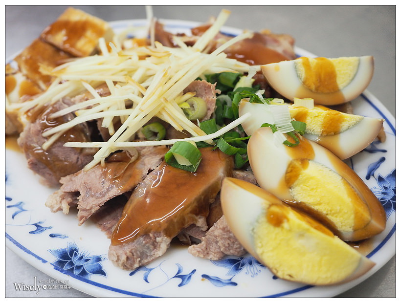 新北新店。捷運大坪林站︱大豐路古早味麵店：黑白切、雙醬麵＆餛飩湯