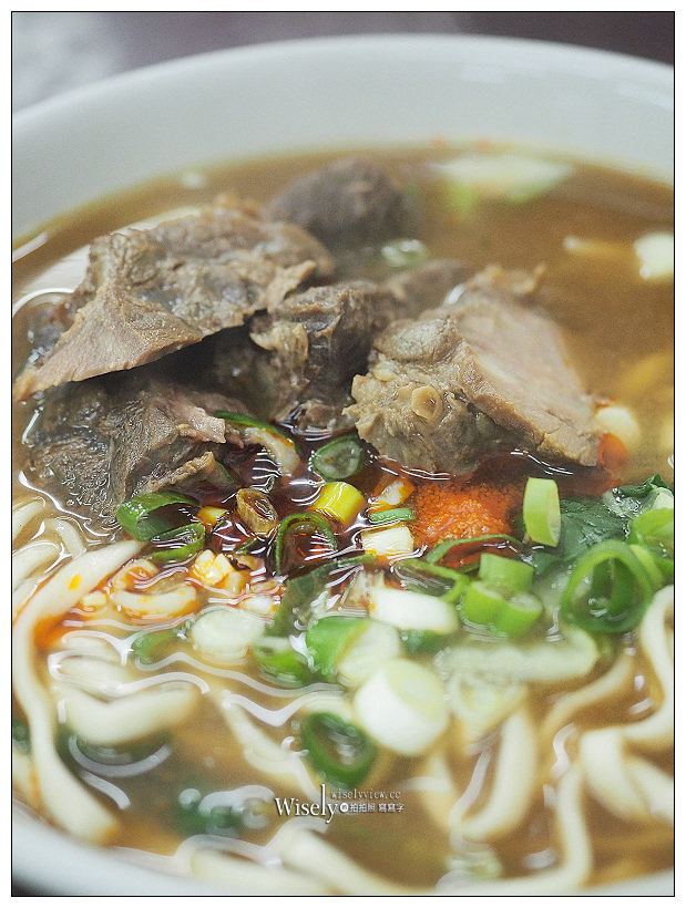 新北永和。樂華夜市美食︱中壢新明老牌牛肉麵-保平店：平價肉大塊在地20年