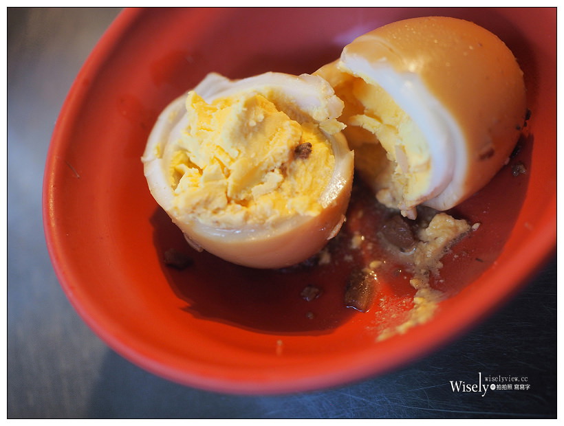 台北大安。捷運忠孝復興站︱周家油飯：飽滿晶亮大份量油飯&高麗菜綜合肉羹