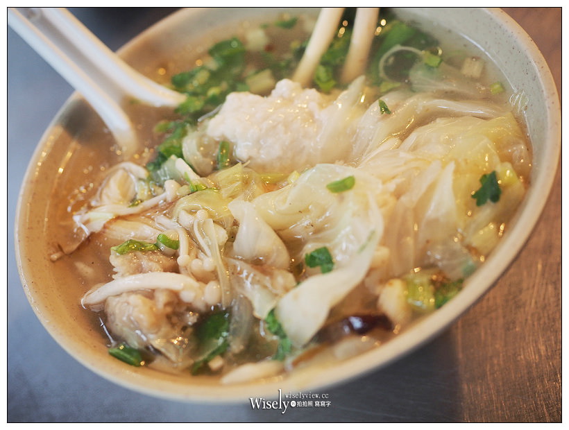 台北大安。捷運忠孝復興站︱周家油飯：飽滿晶亮大份量油飯&高麗菜綜合肉羹