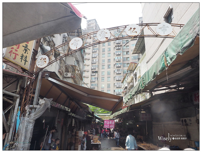 新北新店。捷運七張站︱貳號早頓：傳統市場裡的厚煎蛋吐司，鄰近建國市場