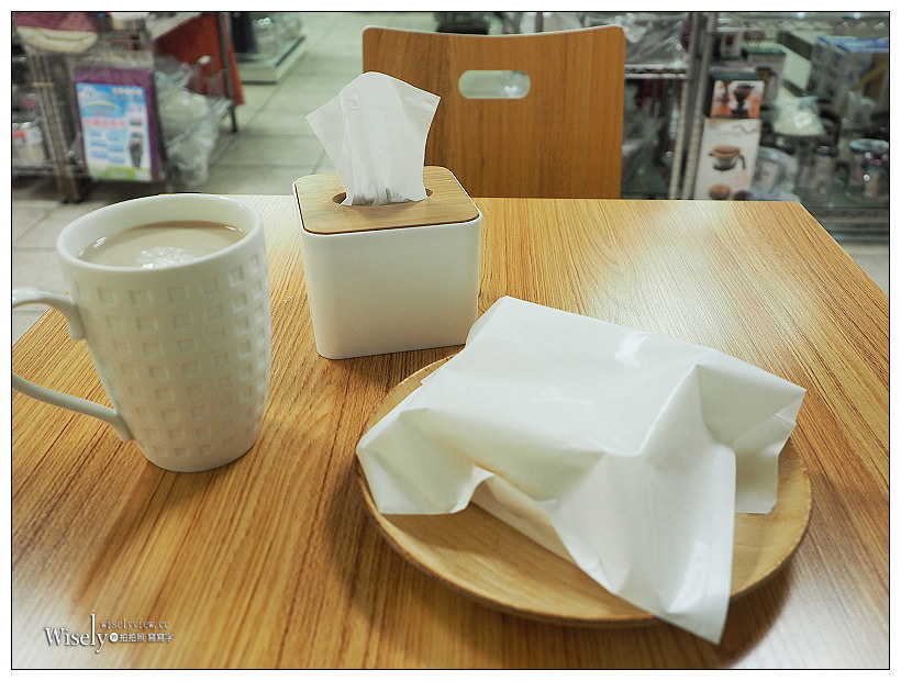 新北新店。捷運七張站︱貳號早頓：傳統市場裡的厚煎蛋吐司，鄰近建國市場