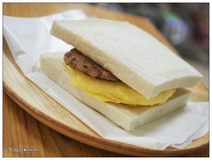 新北新店。捷運七張站︱貳號早頓：傳統市場裡的厚煎蛋吐司，鄰近建國市場