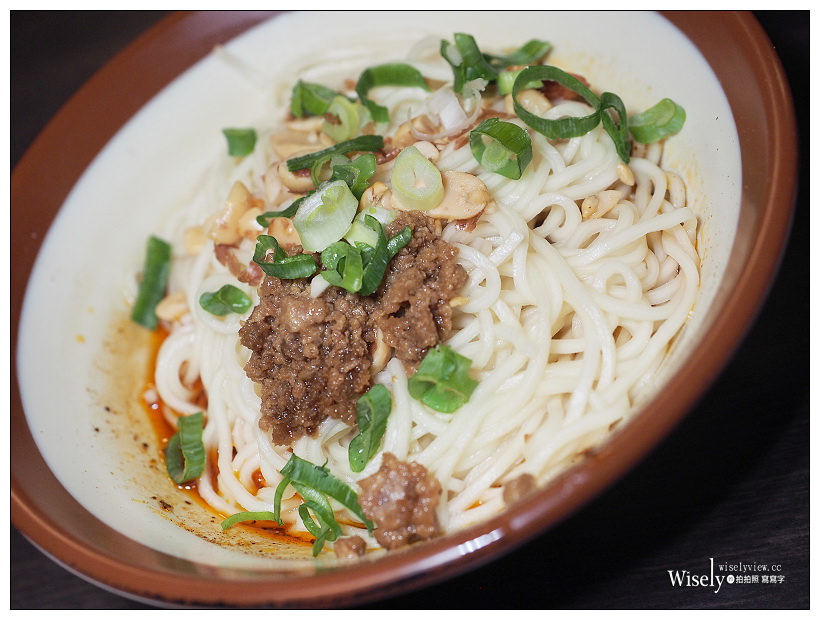 新北新店。捷運大坪林站︱川耗子麵館：肥腸酸辣麵&夫妻肺片，大豐路美食