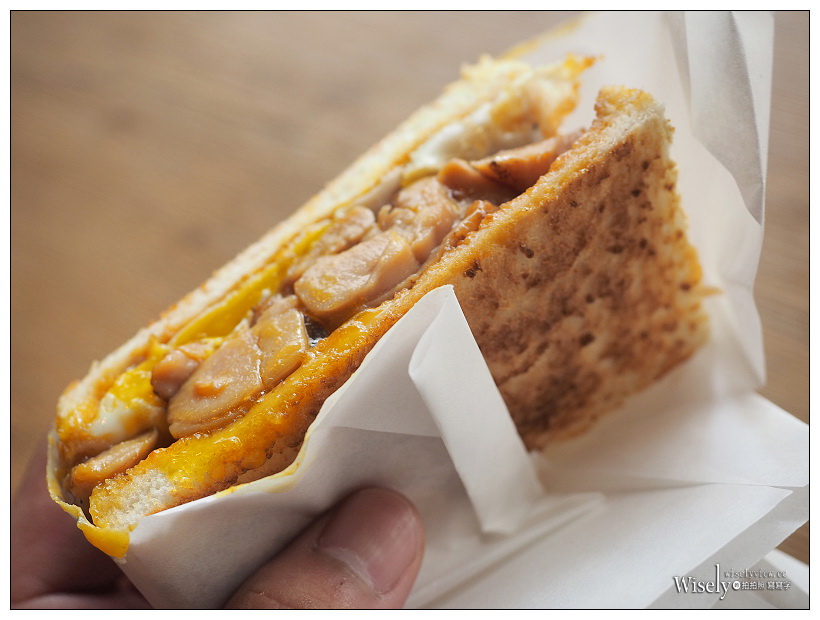 台北早餐。捷運行天宮站︱良粟商號 炭燒朝食午膳：爆漿半熟蛋吐司+燒肉蛋餅