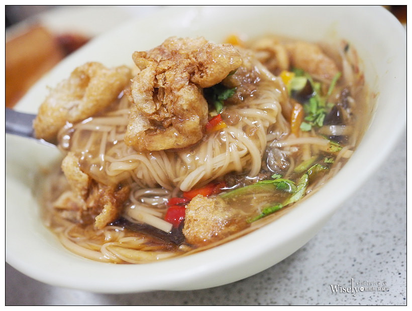 新北三重美食︱中正北路素臭豆腐：素麵線、蘿蔔糕、臭豆腐～加辣更好吃