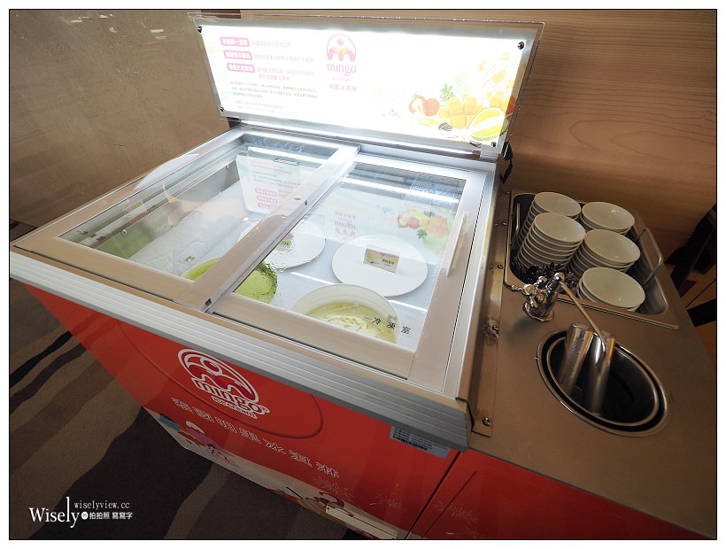 高雄前鎮。捷運三多商圈站︱和逸飯店•高雄中山館：Cozzi THE Roof餐廳～自助餐吃到飽 + 乾式熟成肋眼牛排，搭配30高樓層海港景色，套餐價NT360起