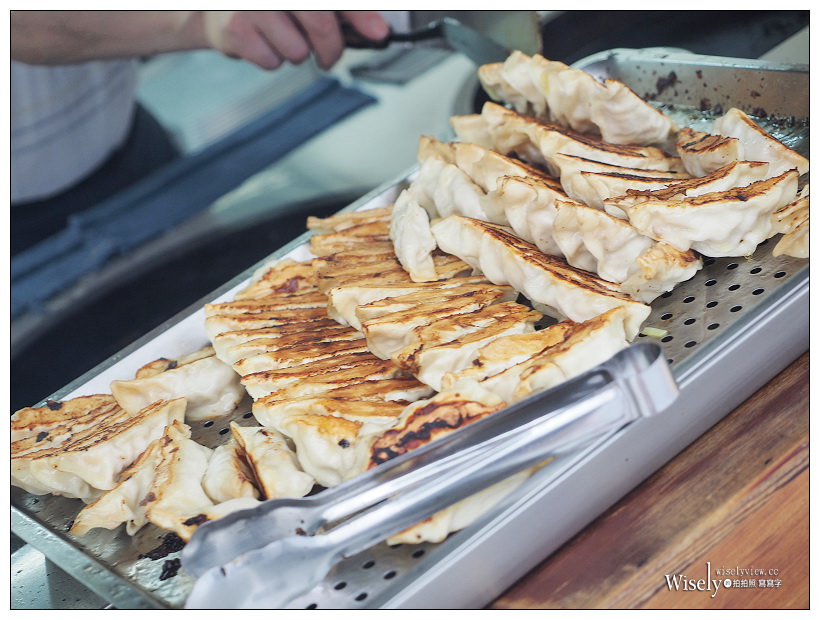 新北永和。呂家鍋貼︱皮酥饀多汁辣醬超威，永和鍋貼推薦～評比江家小館