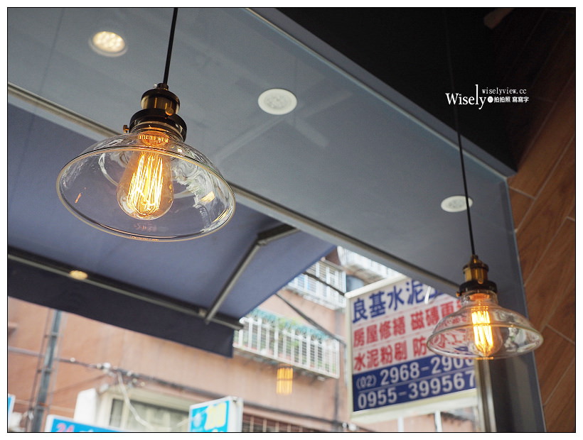 新北板橋。捷運府中站︱KINO KINO CAFÉ：倉後街裡英倫風格特色咖啡店～特調義式濃縮加津津蘆筍汁，不限時WiFi插座