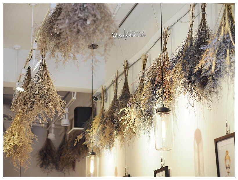 新北板橋。捷運府中站︱KINO KINO CAFÉ：倉後街裡英倫風格特色咖啡店～特調義式濃縮加津津蘆筍汁，不限時WiFi插座