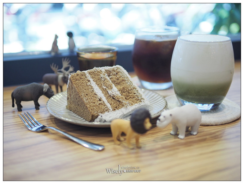 新北板橋。捷運府中站︱KINO KINO CAFÉ：倉後街裡英倫風格特色咖啡店～特調義式濃縮加津津蘆筍汁，不限時WiFi插座