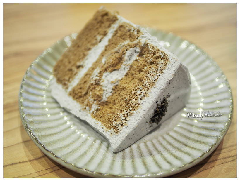 新北板橋。捷運府中站︱KINO KINO CAFÉ：倉後街裡英倫風格特色咖啡店～特調義式濃縮加津津蘆筍汁，不限時WiFi插座