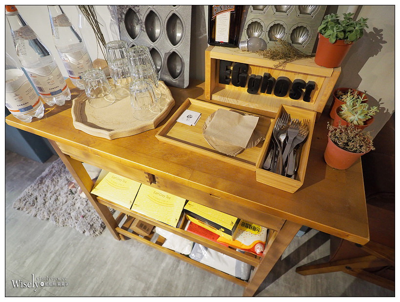 台北中山。捷運行天宮站︱疍宅(蛋宅)EggHost咖啡：小山園抹茶戚風蛋糕～搗蛋鬼工作室出品，提供WiFi插座不限時