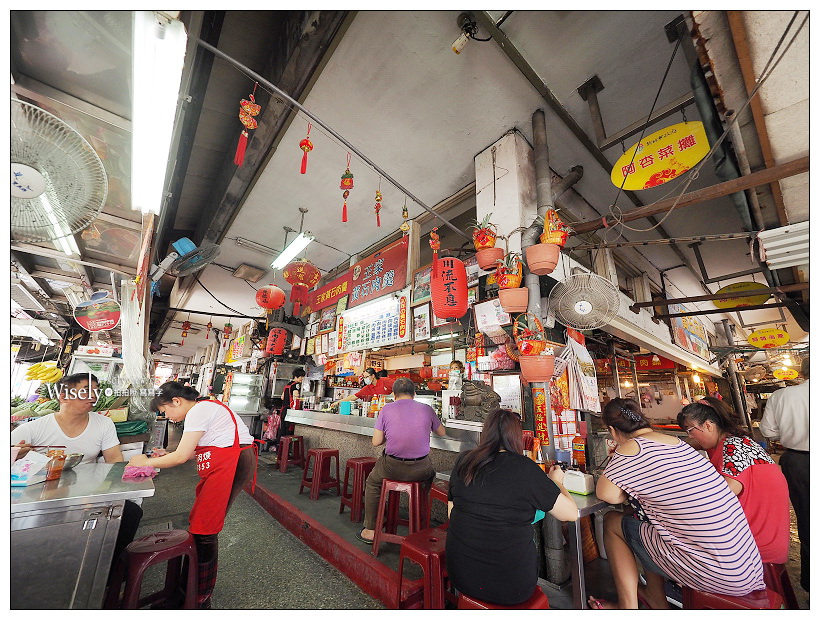 新北板橋。捷運府中站︱王家黃石肉羹：傳統市場裹粉清湯肉羹，在地懷舊美食