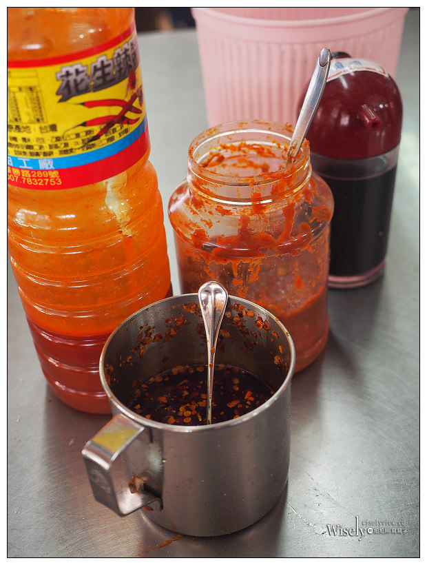 新北板橋。捷運府中站︱王家黃石肉羹：傳統市場裹粉清湯肉羹，在地懷舊美食