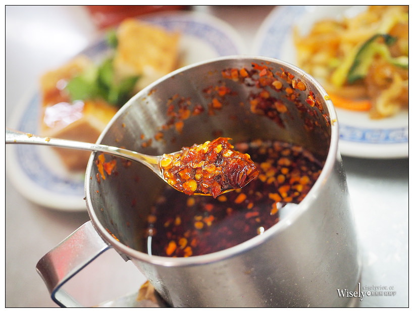 新北板橋。捷運府中站︱王家黃石肉羹：傳統市場裹粉清湯肉羹，在地懷舊美食