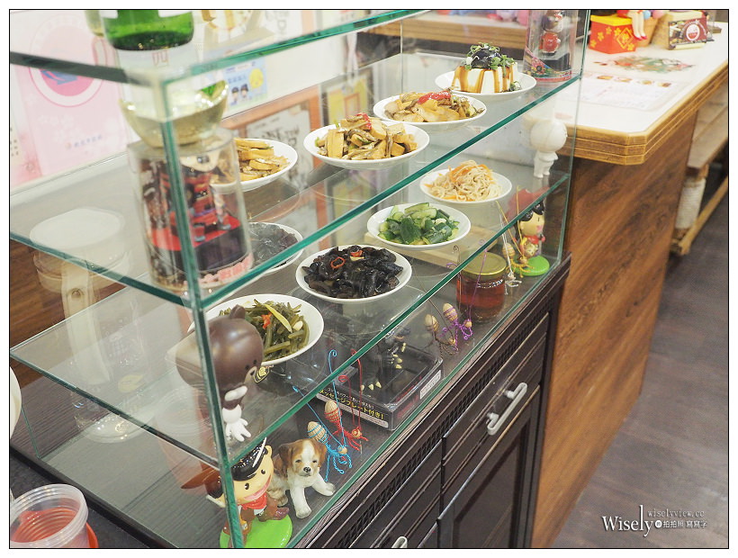 新北永和。小伍牛肉麵︱必嚐蛤蜊絲瓜松阪煨麵&半筋半肉麵～08年冠軍名店