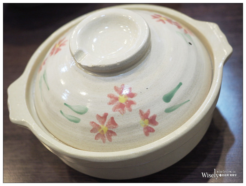 新北永和。小伍牛肉麵︱必嚐蛤蜊絲瓜松阪煨麵&半筋半肉麵～08年冠軍名店