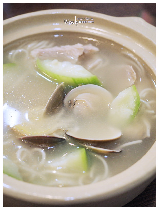 新北永和。小伍牛肉麵︱必嚐蛤蜊絲瓜松阪煨麵&半筋半肉麵～08年冠軍名店