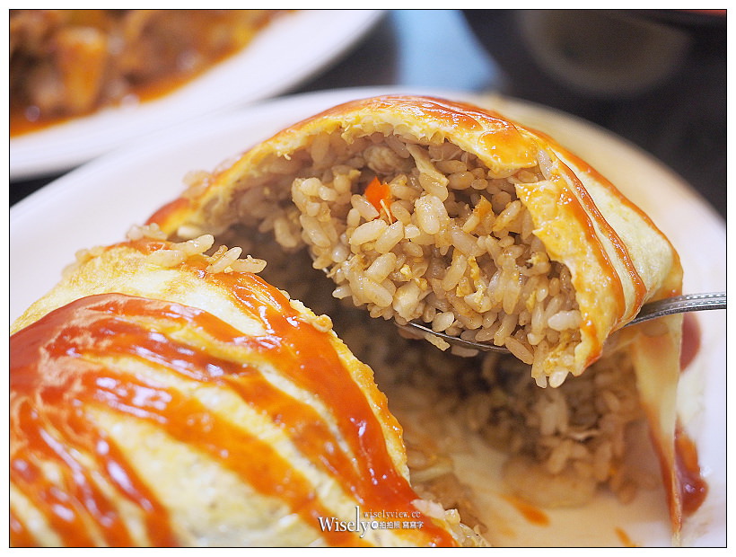 台北。兄妹美食館︱平價簡餐便當熱炒，大推巨無霸蛋包飯～行天宮錦州街美食