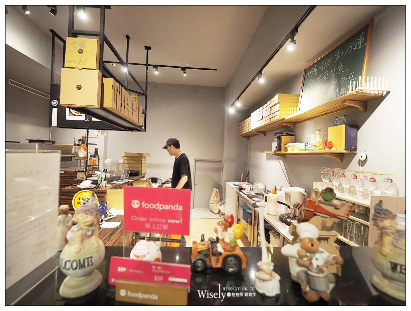 中和。Cliff’s Pizza 義式薄皮披薩專賣店︱近捷運永安市場站，四號公園美食～現做輕食可外帶，價格略高但味道還不錯的克里夫比薩