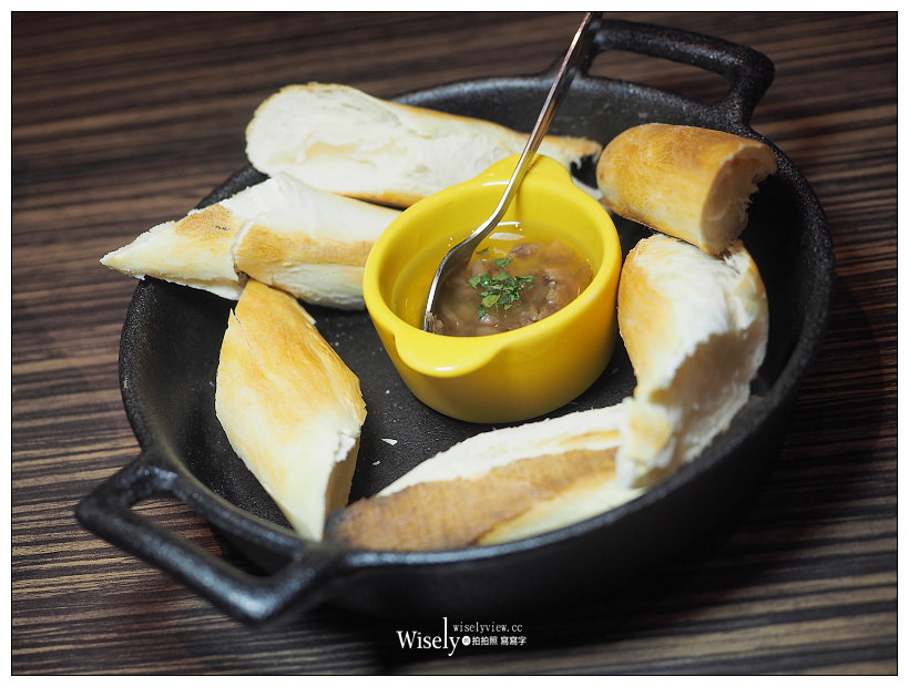 中和。Cliff’s Pizza 義式薄皮披薩專賣店︱近捷運永安市場站，四號公園美食～現做輕食可外帶，價格略高但味道還不錯的克里夫比薩