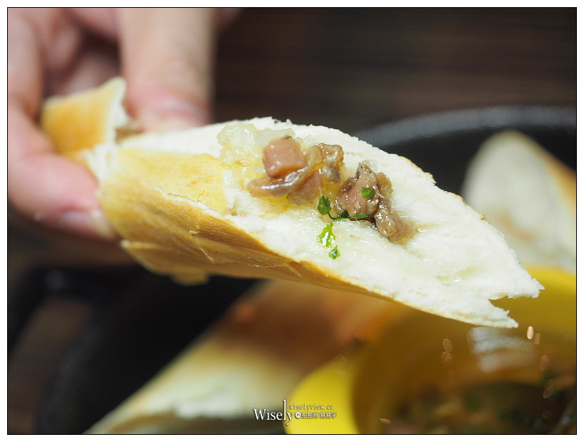 中和。Cliff’s Pizza 義式薄皮披薩專賣店︱近捷運永安市場站，四號公園美食～現做輕食可外帶，價格略高但味道還不錯的克里夫比薩