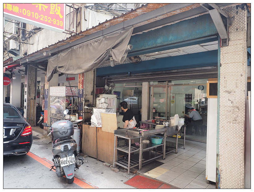 新店安坑。正宗上海排骨菜飯︱排骨不油膩菜飯清爽可口，鄰近陽光橋運動公園