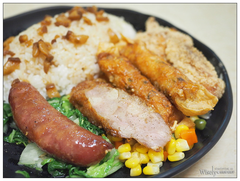 新北永和。名食天下︱好吃的四拼飯、炸雞腿飯,亮點是魯肉飯~近樂華夜市 新北永和。名食天下︱好吃的四拼飯、炸雞腿飯,亮點是魯肉飯~近樂華夜市