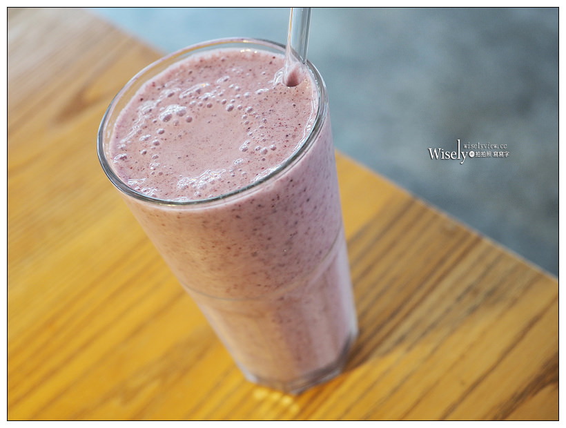 新北新店。探尋咖啡 Touch Café︱鄰近安坑陽光橋的私房咖啡輕食早午餐～義式湯麵+蛋披薩，還有料好實在綜合水果冰沙，以及亮點的貓狗水彩繪作