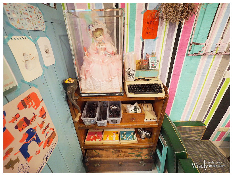 新北新店。老窗瞧瞧眨眼等.好孩子早餐店︱手桿脆皮蛋餅、熱壓吐司&肉蛋吐司～鄰近新店高中三民路上，復古雜貨設計風格，特色IG打卡輕食早午餐