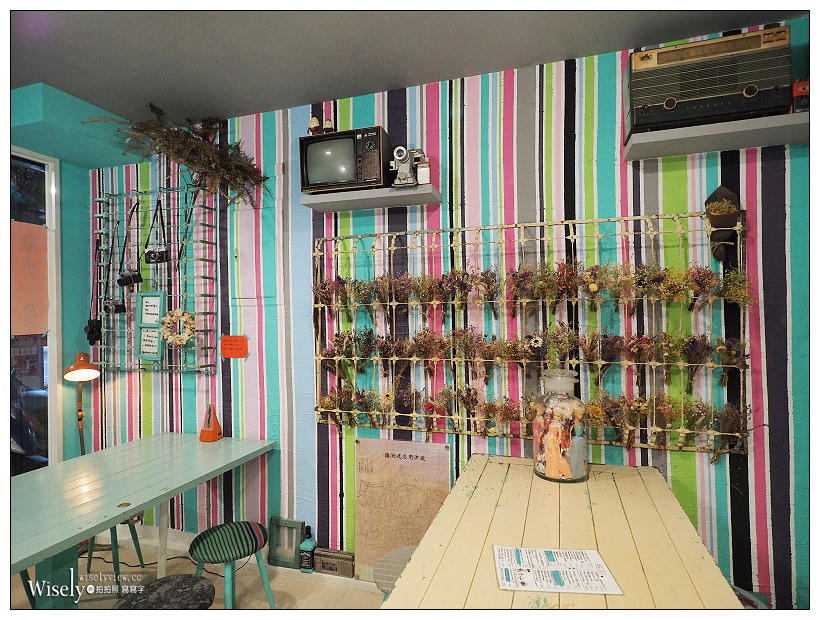 新北新店。老窗瞧瞧眨眼等.好孩子早餐店︱手桿脆皮蛋餅、熱壓吐司&肉蛋吐司～鄰近新店高中三民路上，復古雜貨設計風格，特色IG打卡輕食早午餐