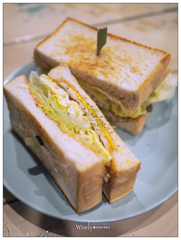 新北新店。老窗瞧瞧眨眼等.好孩子早餐店︱手桿脆皮蛋餅、熱壓吐司&肉蛋吐司～鄰近新店高中三民路上，復古雜貨設計風格，特色IG打卡輕食早午餐
