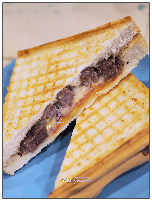 新北新店。老窗瞧瞧眨眼等.好孩子早餐店︱手桿脆皮蛋餅、熱壓吐司&肉蛋吐司～鄰近新店高中三民路上，復古雜貨設計風格，特色IG打卡輕食早午餐